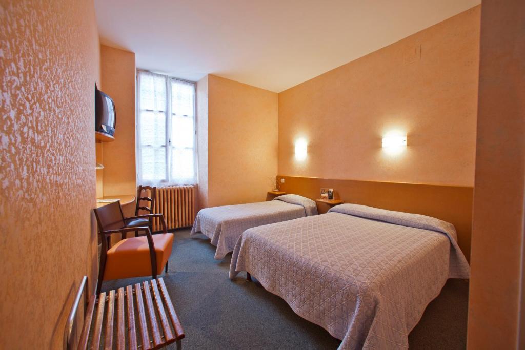 Logis Hotel De France Arudy الغرفة الصورة